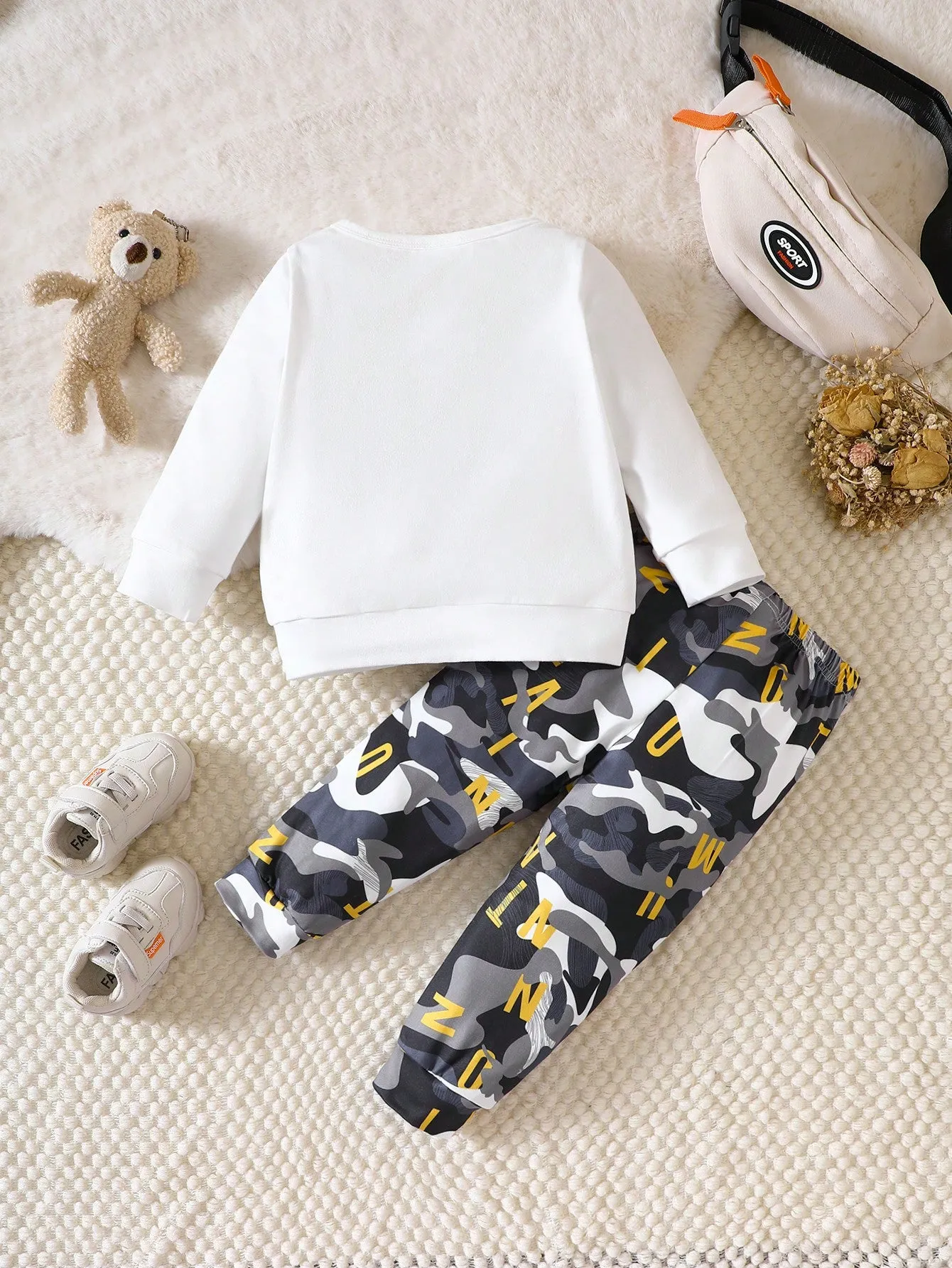 Baby Boy Bear Print Sweatshirt & Camo Print Sweatpants