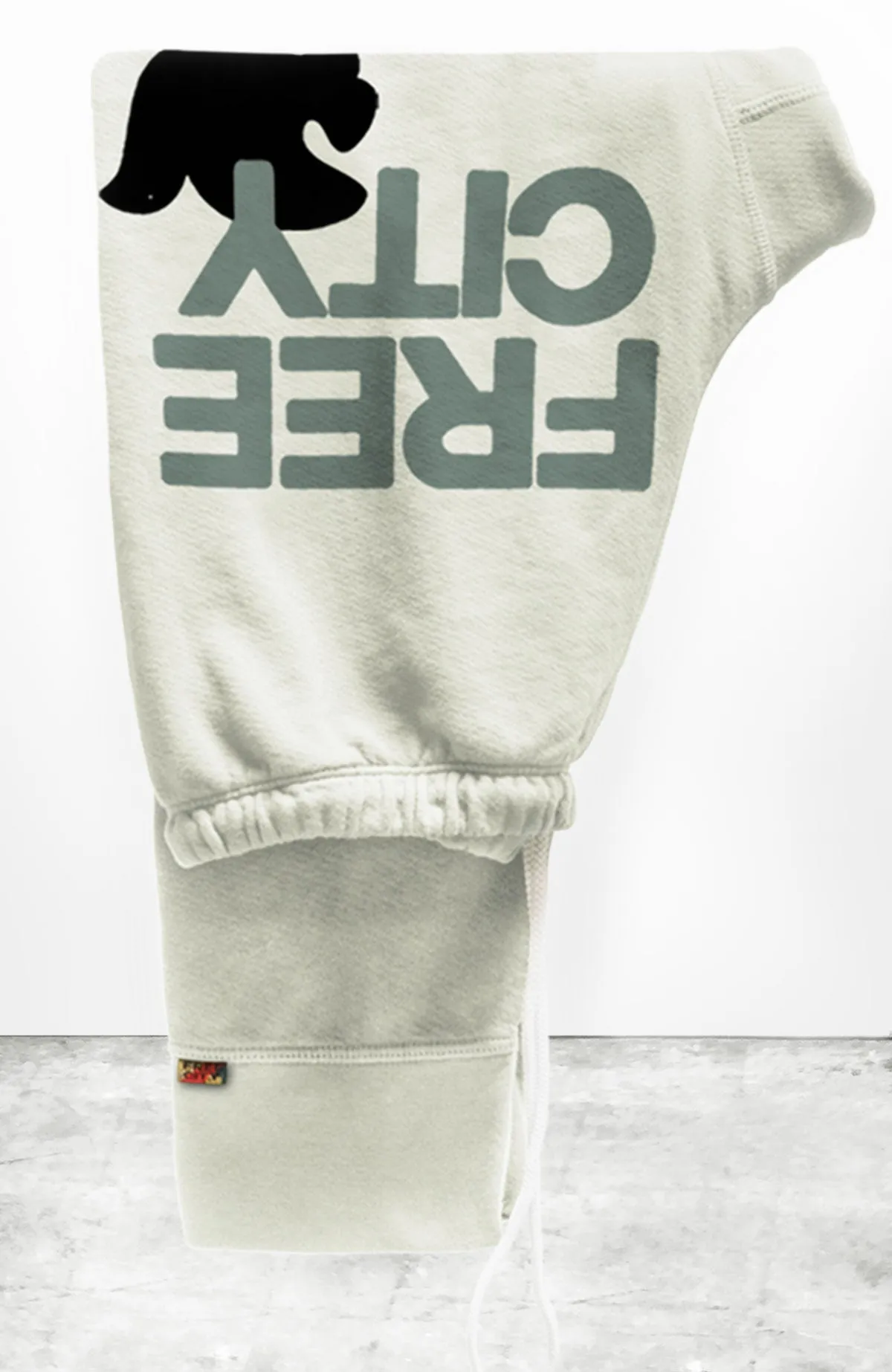 FREE CITY Large Creamy Army  3/4 sweats