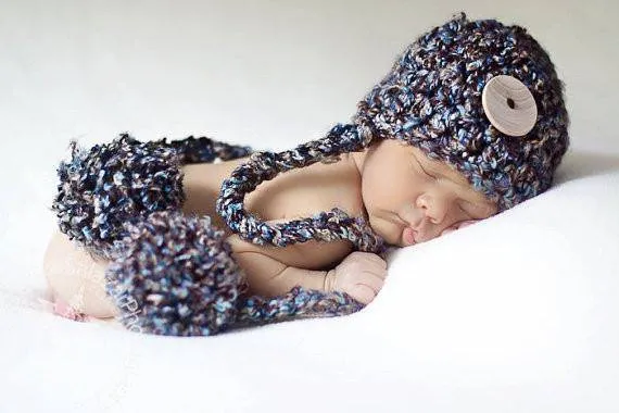 Newborn Button Pom Hat Blue Brown